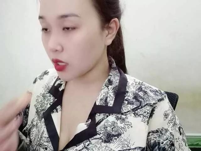 Cling to live show with Linyi6969 from BongaCams 