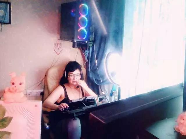 Cling to live show with Margarita33 from BongaCams 