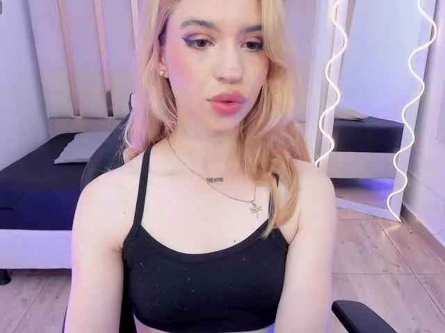 Cling to live show with peach-tay from BongaCams 