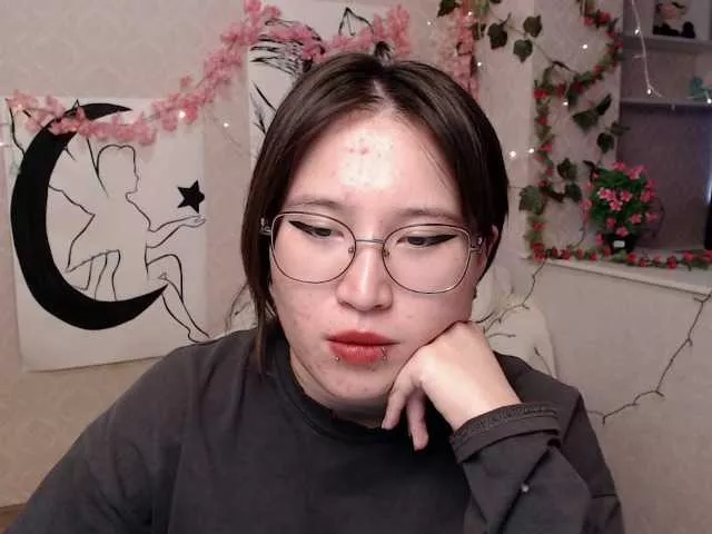 Cling to live show with SezaraAyn from BongaCams 