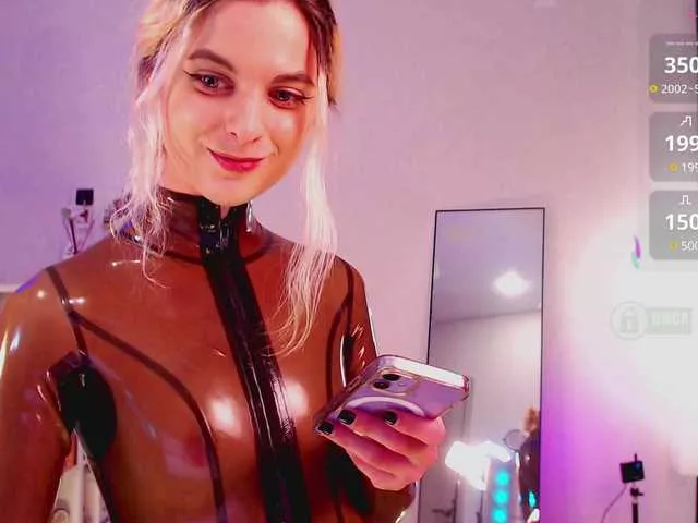 Cling to live show with Sonia-Black from BongaCams 