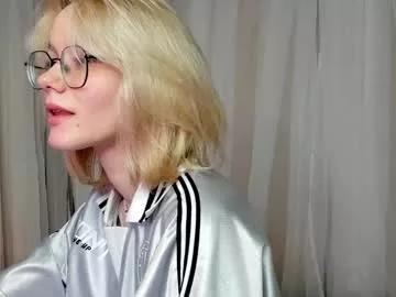 Cling to live show with blondyliluu from Chaturbate 