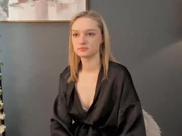 Cling to live show with darlinebaile from Chaturbate 