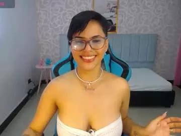 Cling to live show with hemma_oficial_ch from Chaturbate 