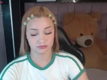 Cling to live show with lili_roberts_b from Chaturbate 