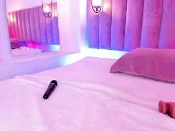 Cling to live show with pau_stars from Chaturbate 