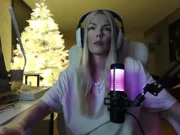 Cling to live show with tinykylie from Chaturbate 