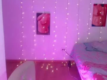 Cling to live show with victoriia_henao_ from Chaturbate 