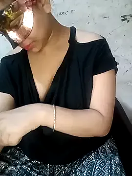 Cling to live show with Sexy_Bhabi1 from StripChat 